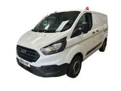SLEEK AND RELIABLE: '69 PLATE FORD TRANSIT CUSTOM, ULEZ COMPLIANT, 2 KEYS