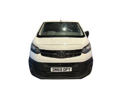 69 PLATE VAUXHALL VIVARO: ENGINE PROJECT WITH SHOWROOM POTENTIAL >>--NO VAT ON HAMMER--<<