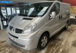 144K MILES SPORTY EFFICIENCY: 2.0 DCI SILVER RENAULT TRAFIC VIVARO - NO VAT ON HAMMER