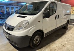TRUSTY WORKHORSE: VAUXHALL VIVARO LWB 2.0 CDTI, WELL-MAINTAINED - NO VAT ON HAMMER
