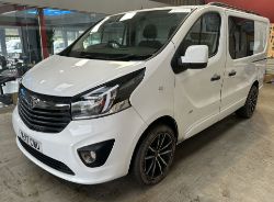 **(ONLY 83K MILEAGE)** 2017 WHITE PANEL VAN: VIVARO TRAFIC BEAUTY - MOT MAY 2024 - NO VAT ON HAMMER