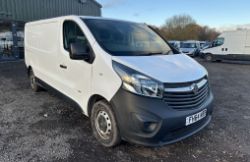 76K MILES RELIABLE WORK PARTNER: 2015 VIVARO TRAFIC LWB, CLEAR HPI - NO VAT ON HAMMER