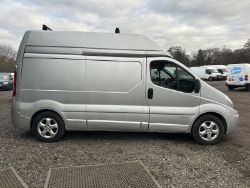 RARE FIND: 2009 RENAULT TRAFIC HIGH TOP CAMPER, SILVER >>--NO VAT ON HAMMER--<<