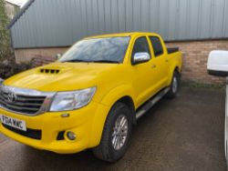 PRICED TO SELL (ONLY 85K MILEAGE)** TOYOTA HILUX INVINCIBLE PICKUP TRUCK 3.0 D4D DOUBLE CAB