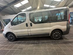 >>--NO VAT ON HAMMER--<< VAUXHALL VIVARO 9-SEATER MINIBUS: CLEAN BODY, SMOOTH RIDE