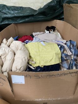 PALLET OF 300 PCS MIXED BRANDED CLOTHING