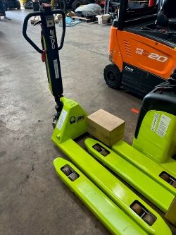 NEW AGILE PLUS ELECTRIC POWERED PALLET TRUCK - RRP OVER £1400 - SEE DESCRIPTION