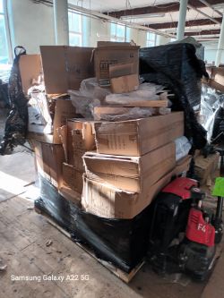 PALLET OF MIXED CHRISTMAS DECORATIONS