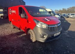 FIXER-UPPER OPPORTUNITY: RED VAUXHALL VIVARO TRAFIC VAN >>--NO VAT ON HAMMER--<<