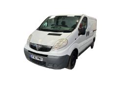 ROAD-TESTED RELIABILITY: WHITE 2012 VIVARO PANEL VAN >>--NO VAT ON HAMMER--<<