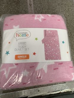 PALLET OF BRAND NEW APPROX 54 FLEECE REVERSBLE SINGLE DUVET SETS RRP:£19.99 EACH
