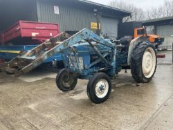 FORD 4000 PRE FORCE. POWER STEERING. LOADER. SAW BENCH. REAR BELT DRIVE. VERY GOOD RUNNER