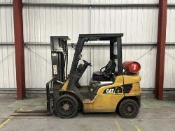 LPG FORKLIFTS CAT LIFT TRUCKS GP25NTD