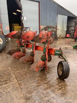 KVERNELAND 4 FURROW PLOUGH