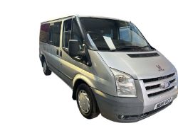 VERSATILE TRAVEL COMPANION: FORD TRANSIT TOURNEO 9 SEATER MINIBUS SILVER >>--NO VAT ON HAMMER--<<