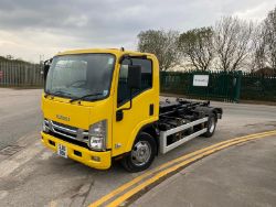 DEPENDABLE HOOK LOADER: 2016 ISUZU TRUCKS N75.150 AUTO >>--NO VAT ON HAMMER--<<