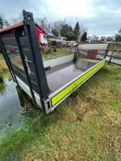 TAIL LIFT BODY