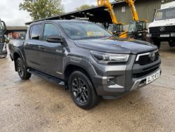 2023 TOYOTA HILUX INVINCIBLE X