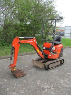 KUBOTA K008 EXCAVATOR YEAR 2014 WEIGHS ABOUT 80