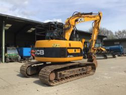 YEAR 2011 JCB JZ140LC. METAL TRACKS. 1 BUCKET