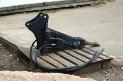 RELIABLE DEMOLITION POWER: 2007 ATLAS COPCO HM265Q HYDRAULIC BREAKER