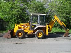 UNLEASH POWER AND PRECISION WITH THE JCB 2CX STREETMASTER!