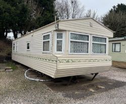 EXPERIENCE LUXURY LIVING: WILLERBY SALISBURY 2000 STATIC CARAVAN