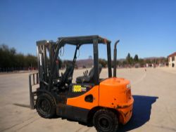 DOOSAN D30S-5 DIESEL FORKLIFT - HIGH-QUALITY MATERIAL HANDLING EQUIPMENT