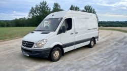 2013 MERCEDES-BENZ SPRINTER: RELIABLE WORKHORSE WITH SPACIOUS CARGO