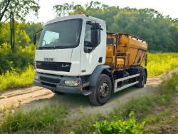 HIGH-PERFORMANCE 2006 DAF LF220 HOTBOX WITH TWIN COMPARTMENT & SWING CRANE!
