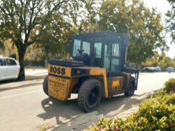 BOSS DIESEL FORKLIFT - MODEL 390-4C3 (1998)