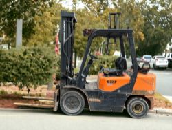 DOOSAN LPG FORKLIFT - MODEL G33P-3 (2007)