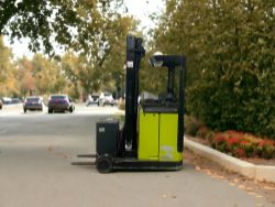 LINDE REACH TRUCK - MODEL R14 (2000) **(INCLUDES CHARGER)**