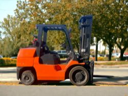 TOYOTA LPG FORKLIFT - MODEL 7FGCU55 (2005)