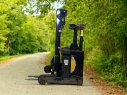 >>>SPECIAL CLEARANCE<<< 2016CAT NR14N2S ELECTRIC REACH TRUCK **(INCLUDES CHARGER)**