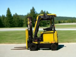 HYSTER ELECTRIC 4-WHEEL FORKLIFT - H2.00XMS (2006) **(INCLUDES CHARGER)**