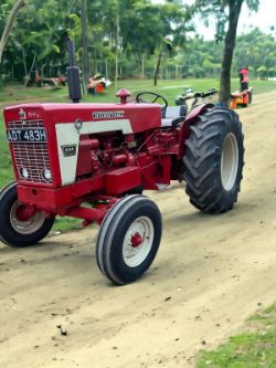 INTERNATIONAL 634 TRACTOR