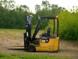 CAT LIFT TRUCKS EP20PNT ELECTRIC FORKLIFT - 2015 **(INCLUDES CHARGER)**