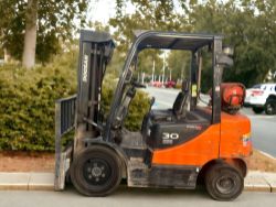 DOOSAN LPG FORKLIFT - MODEL G30P-5 (2010)