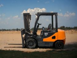 DOOSAN DIESEL FORKLIFT - MODEL D30S-5