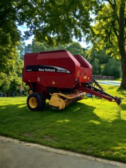 NEW HOLLAND BR740 ROUND BALER WITH CROP CUTTER