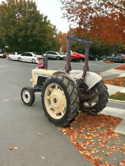 VINTAGE DAVID BROWN 990 TRACTOR