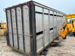 16-FOOT ALUMINIUM LIVESTOCK BOX
