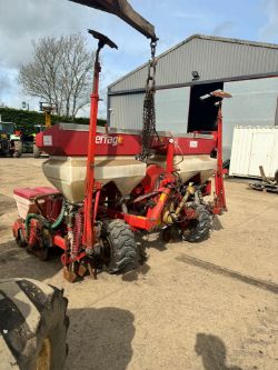 KVERNELAND 6 ROW MAIZE DRILL