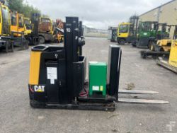 2008 CAT LIFT TRUCKS ELECTRIC - 3 WHEELS FB16NT**(INCLUDES CHARGER)**