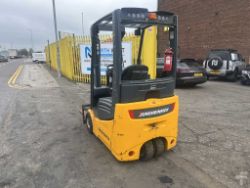 2009 JUNGHEINRICH ELECTRIC 3-WHEEL FORKLIFT EFG215**(INCLUDES CHARGER)**