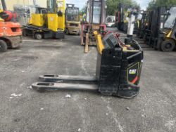 2015 CAT LIFT TRUCKS ELECTRIC PALLET TRUCK NPV20N2**(INCLUDES CHARGER)**
