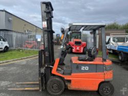 2000 TOYOTA ELECTRIC 4-WHEEL FORKLIFT FBM20**(INCLUDES CHARGER)**