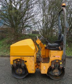 YEAR: 2011 TEREX TV800 ROLLER