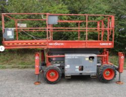 SKYJACK SJ6832 SCISSOR LIFT – 2015